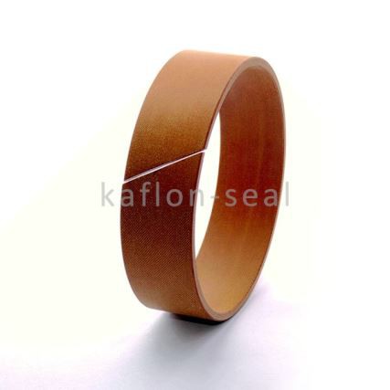 What are the lubrication requirements for a hydraulic piston seal?